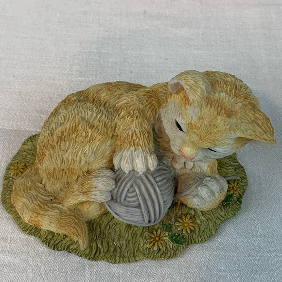 Vintage 1990’s Summit Collections Nature’s Friends Cat with Yarn Figurine - Picture 2 of 9